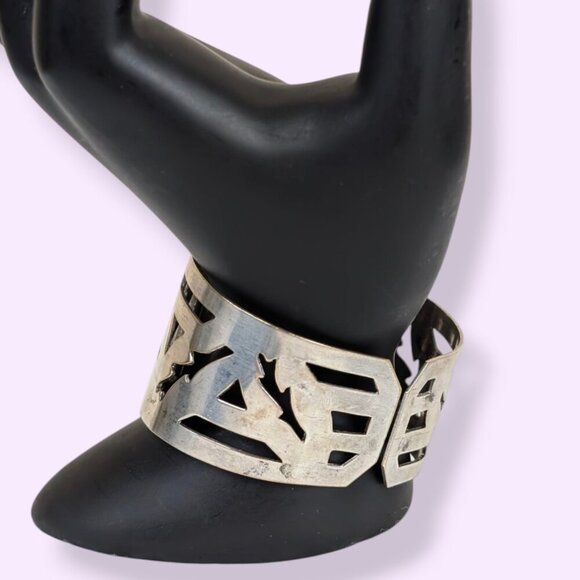 Vintage Front Hinge Cut Out Bracelet - Picture 3 of 7